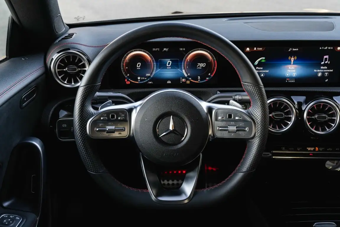 MERCEDES-BENZ CLA