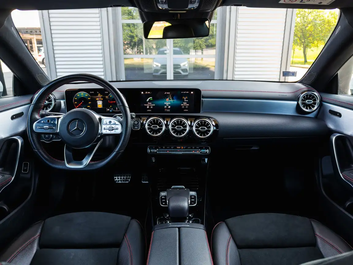 MERCEDES-BENZ CLA