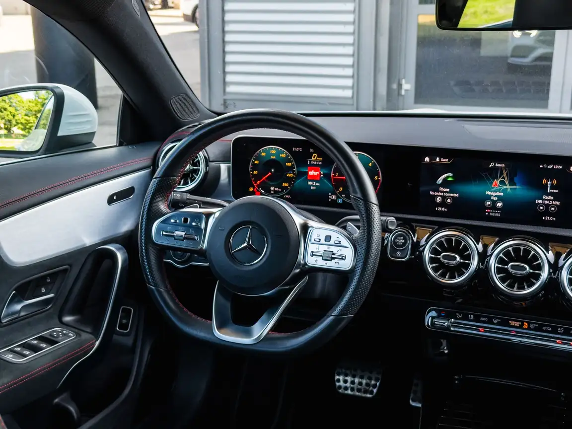 MERCEDES-BENZ CLA