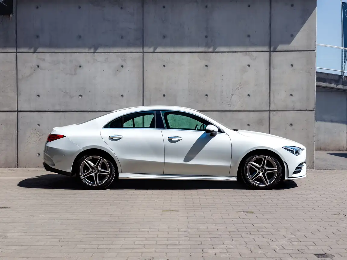 MERCEDES-BENZ CLA
