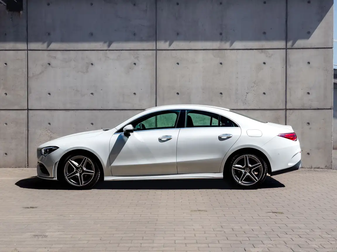 MERCEDES-BENZ CLA