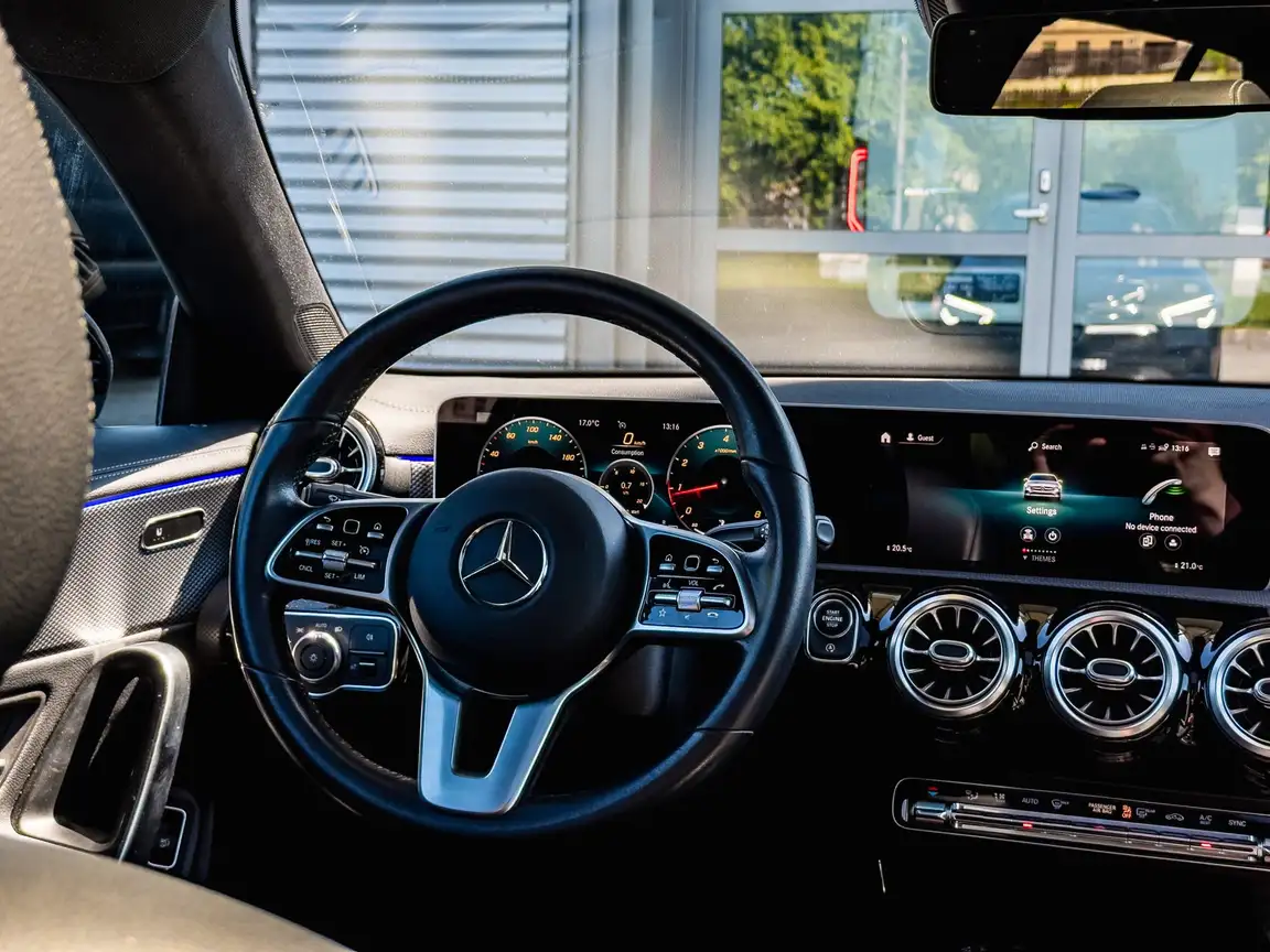 MERCEDES-BENZ CLA