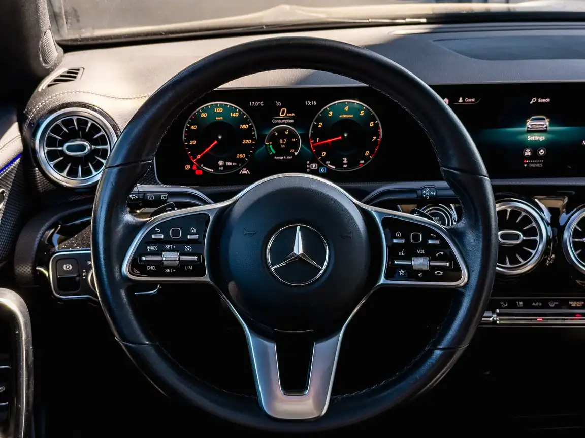 MERCEDES-BENZ CLA