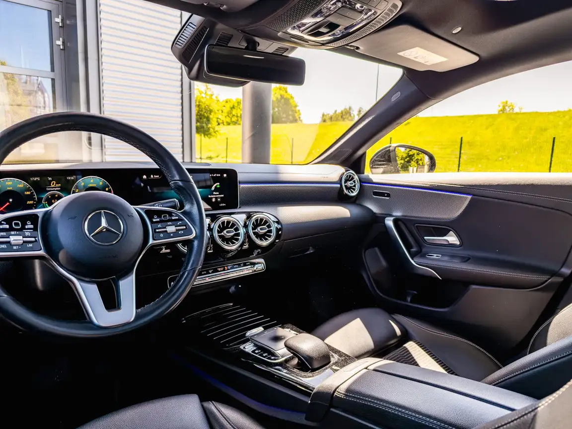 MERCEDES-BENZ CLA