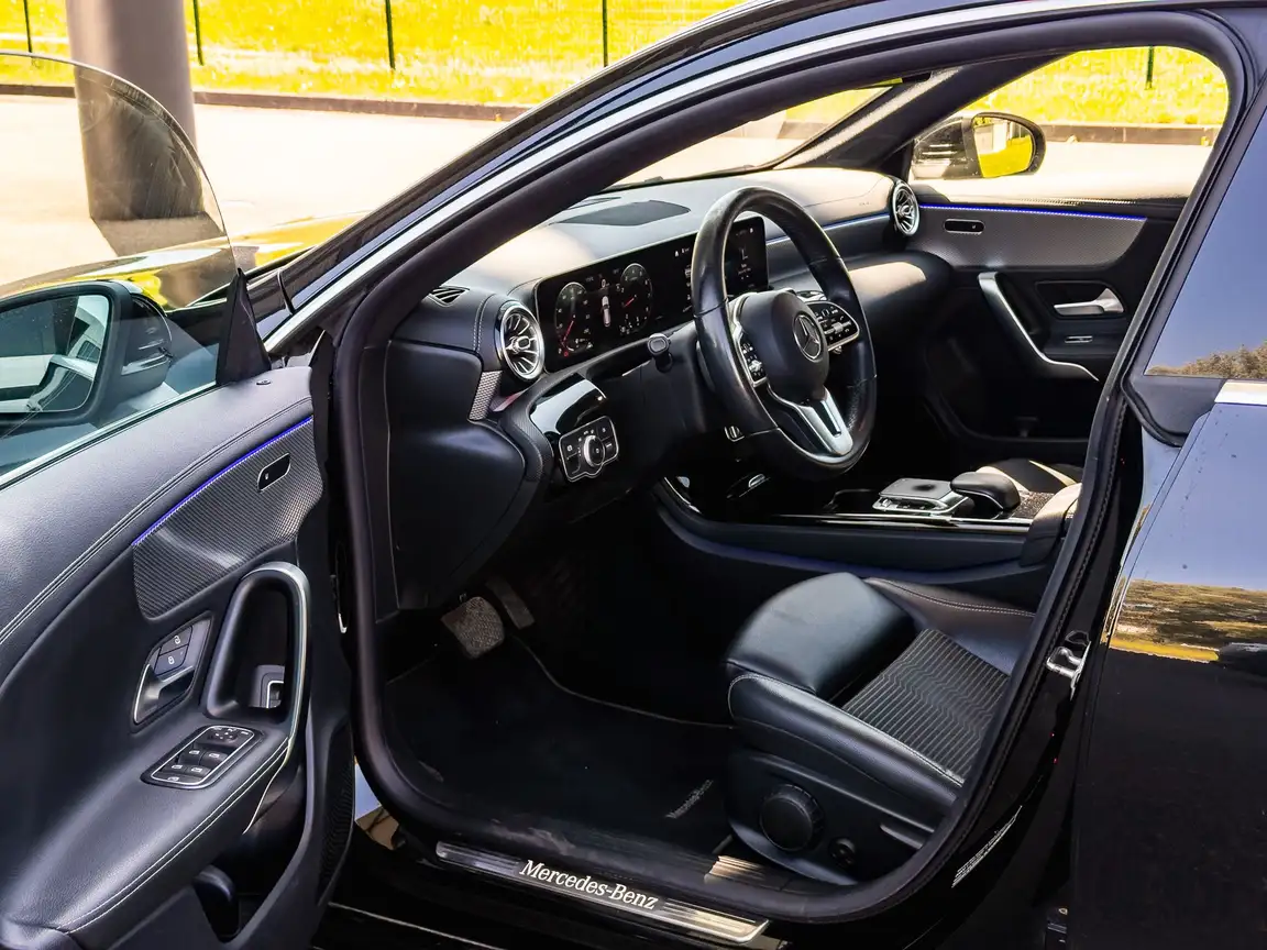 MERCEDES-BENZ CLA