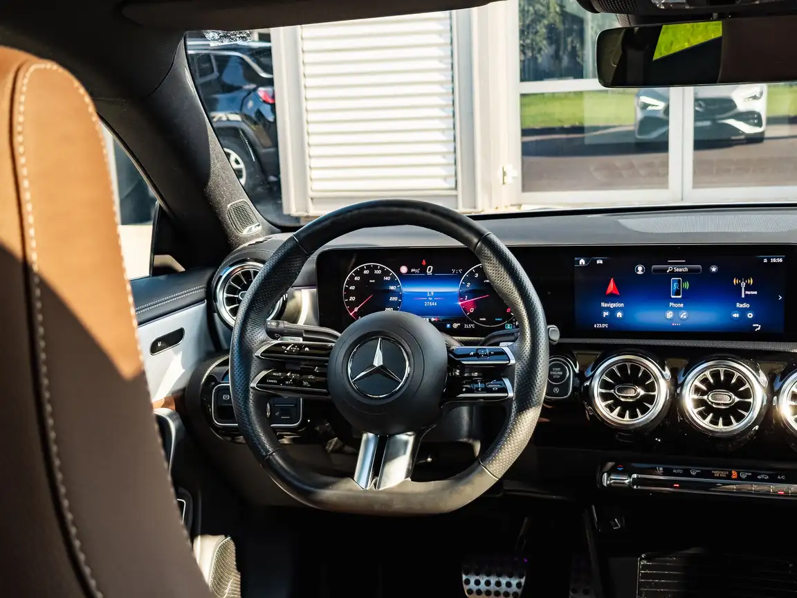 MERCEDES-BENZ CLA
