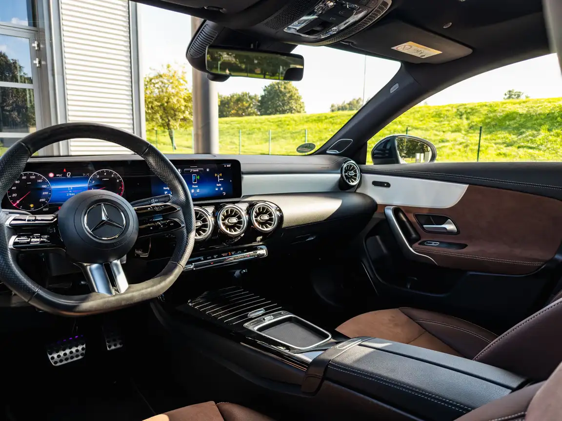 MERCEDES-BENZ CLA