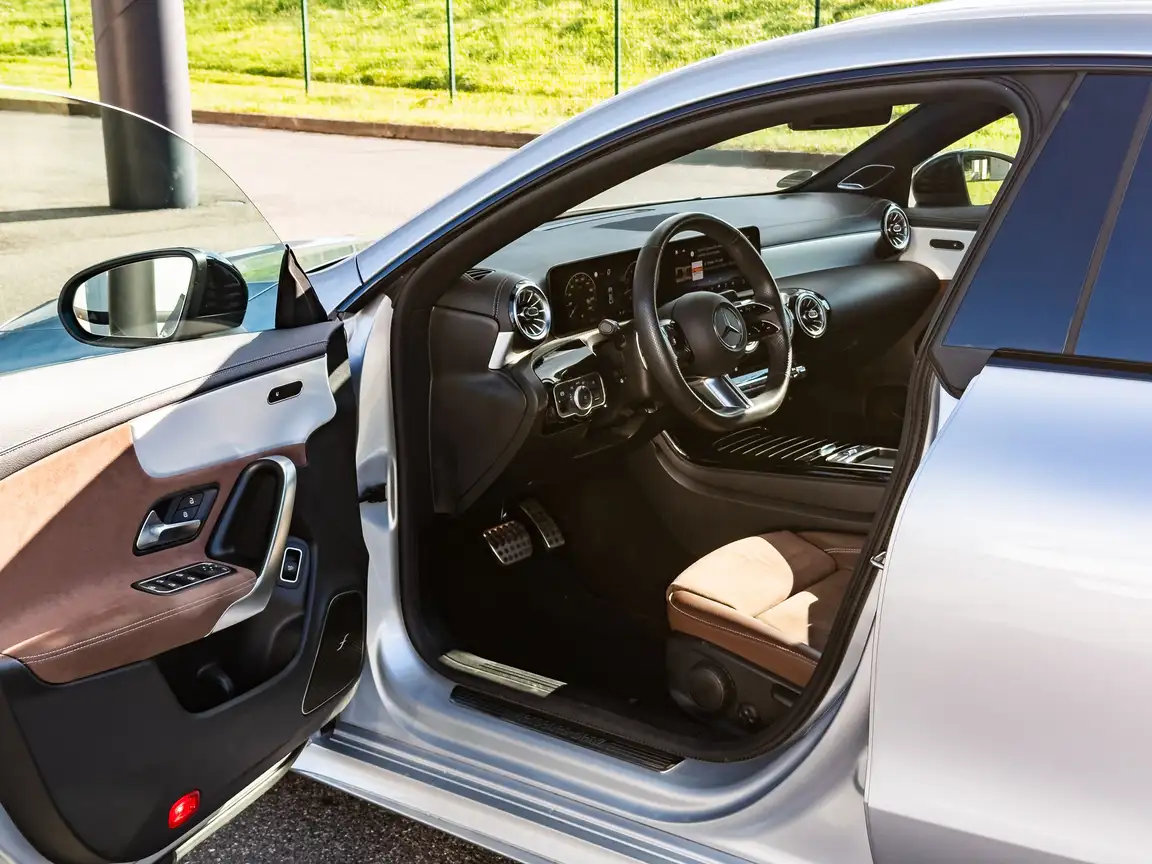 MERCEDES-BENZ CLA