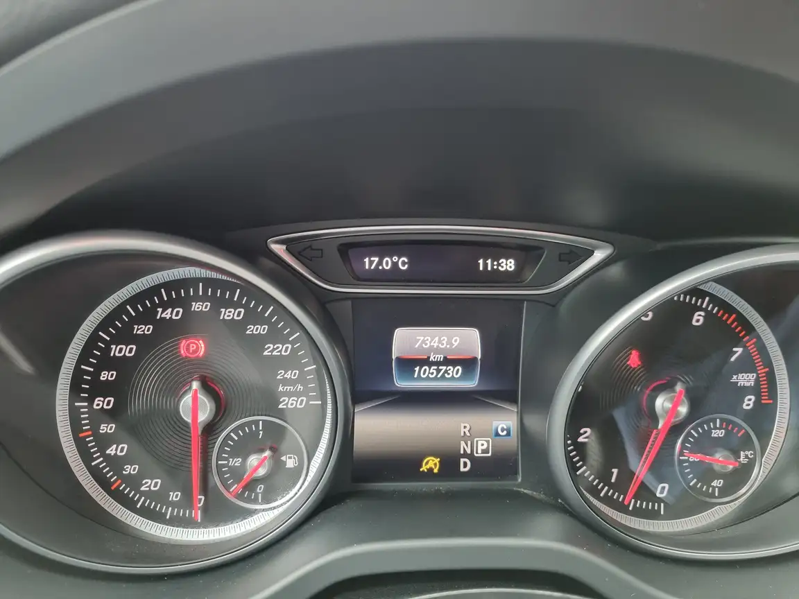 MERCEDES-BENZ CLA