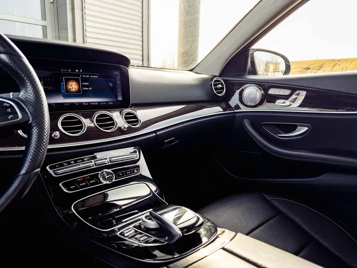 MERCEDES-BENZ E-CLASS