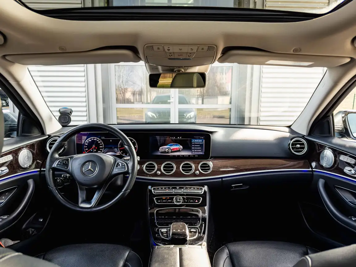 MERCEDES-BENZ E-CLASS