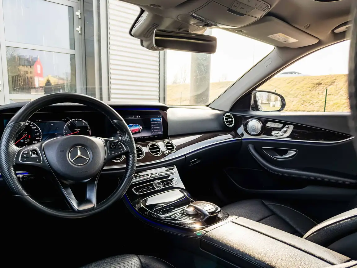 MERCEDES-BENZ E-CLASS