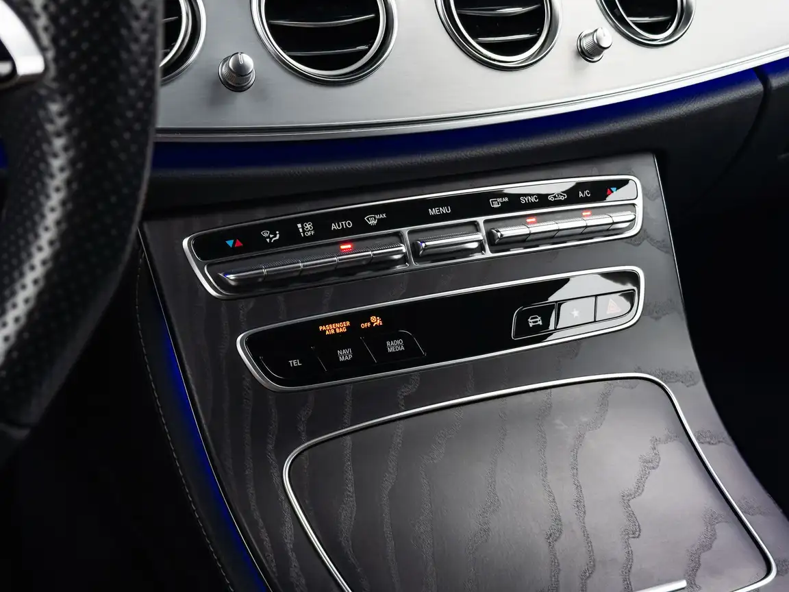 MERCEDES-BENZ E-CLASS