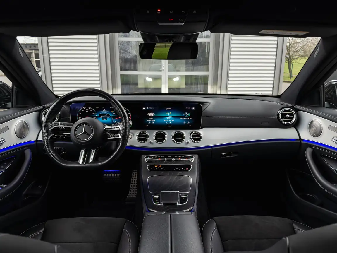 MERCEDES-BENZ E-CLASS