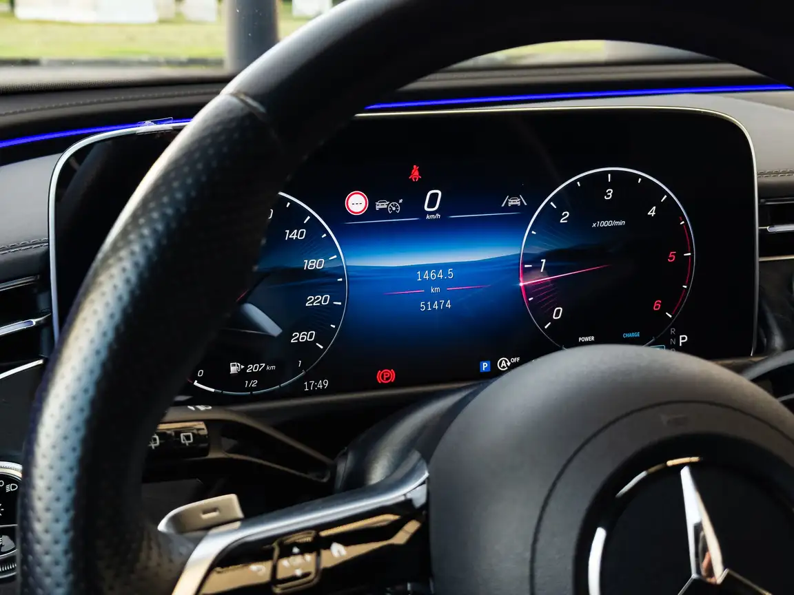 MERCEDES-BENZ E-CLASS