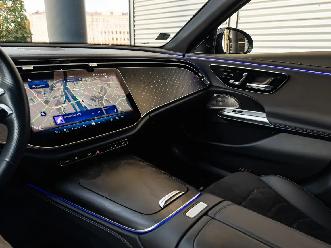 MERCEDES-BENZ E-CLASS