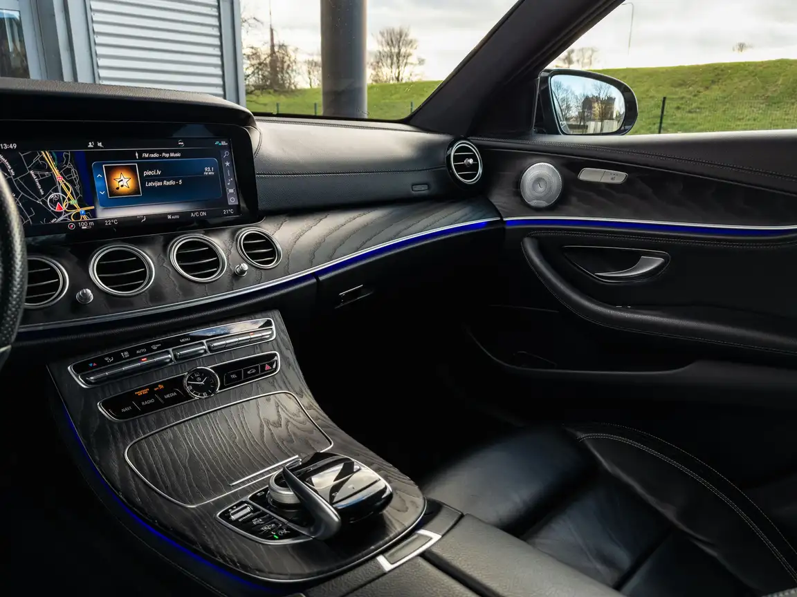 MERCEDES-BENZ E-CLASS