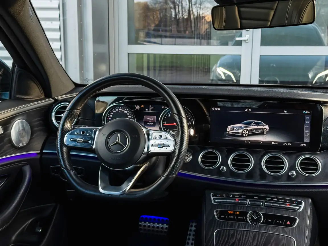 MERCEDES-BENZ E-CLASS