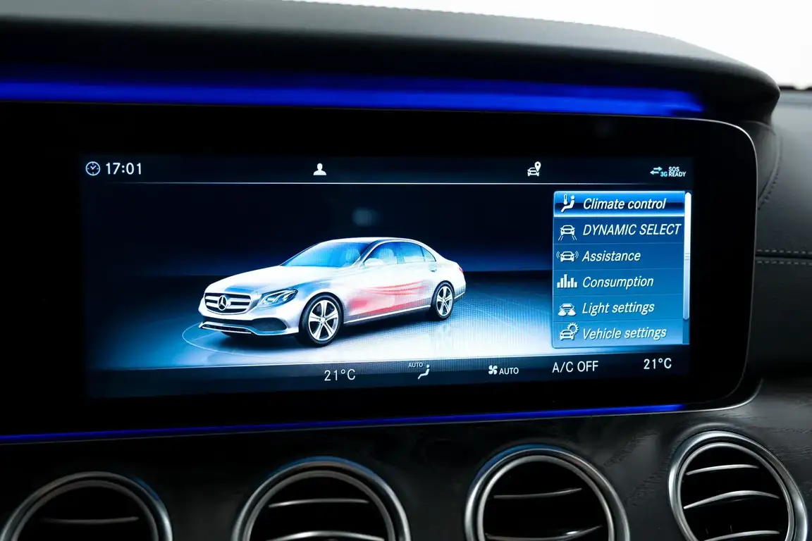 MERCEDES-BENZ E-CLASS