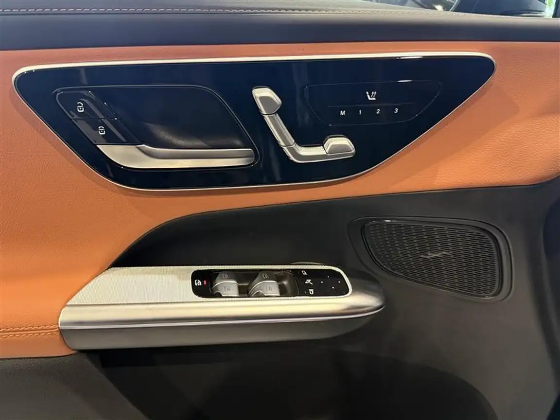 MERCEDES-BENZ EQA