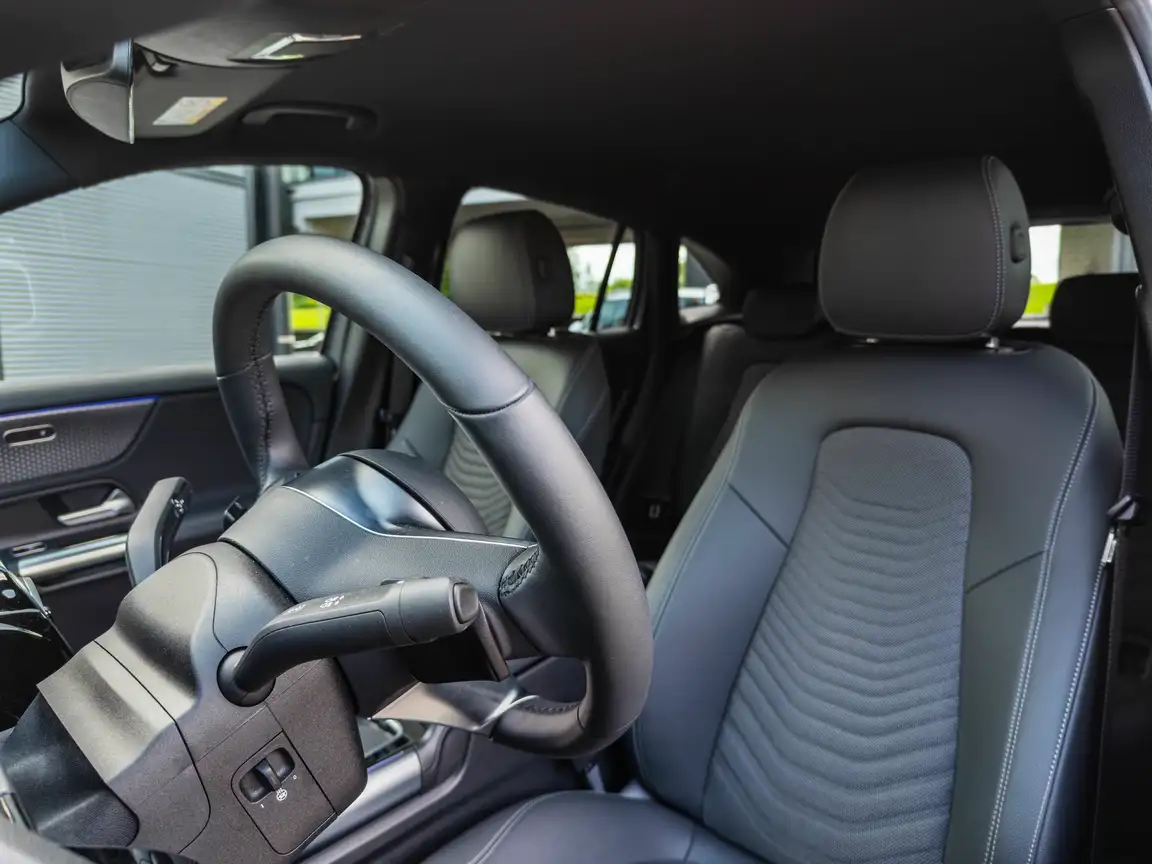 MERCEDES-BENZ EQA