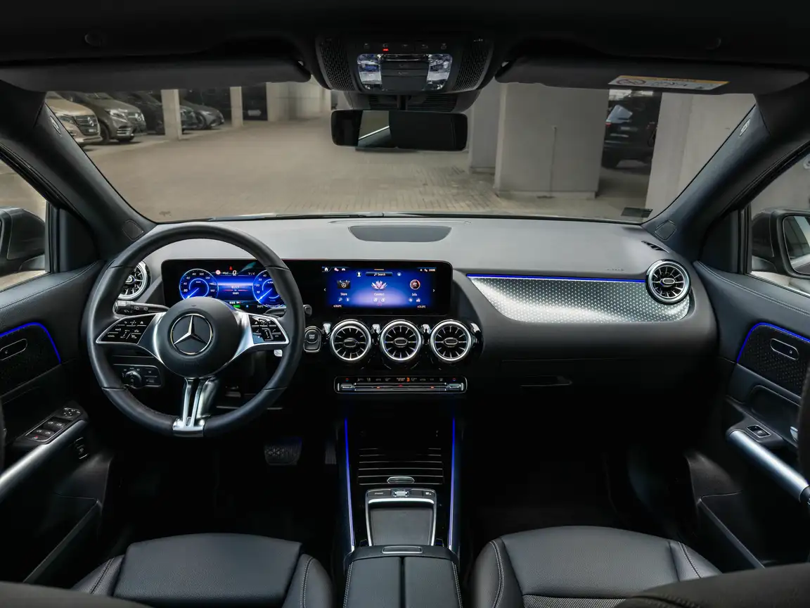 MERCEDES-BENZ EQA