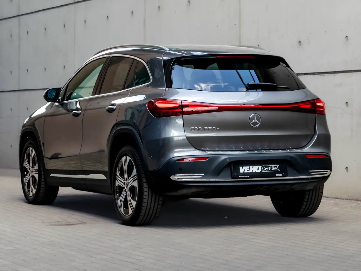 MERCEDES-BENZ EQA