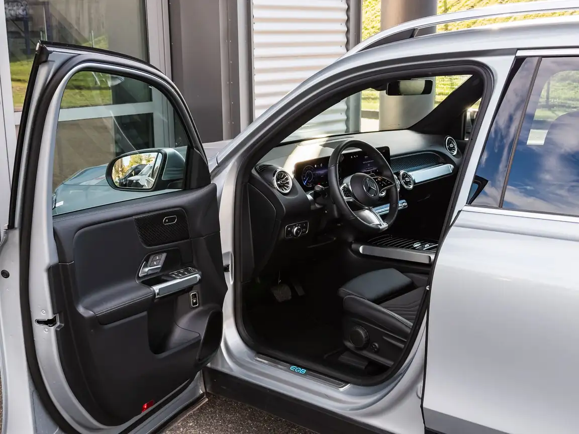 MERCEDES-BENZ EQB