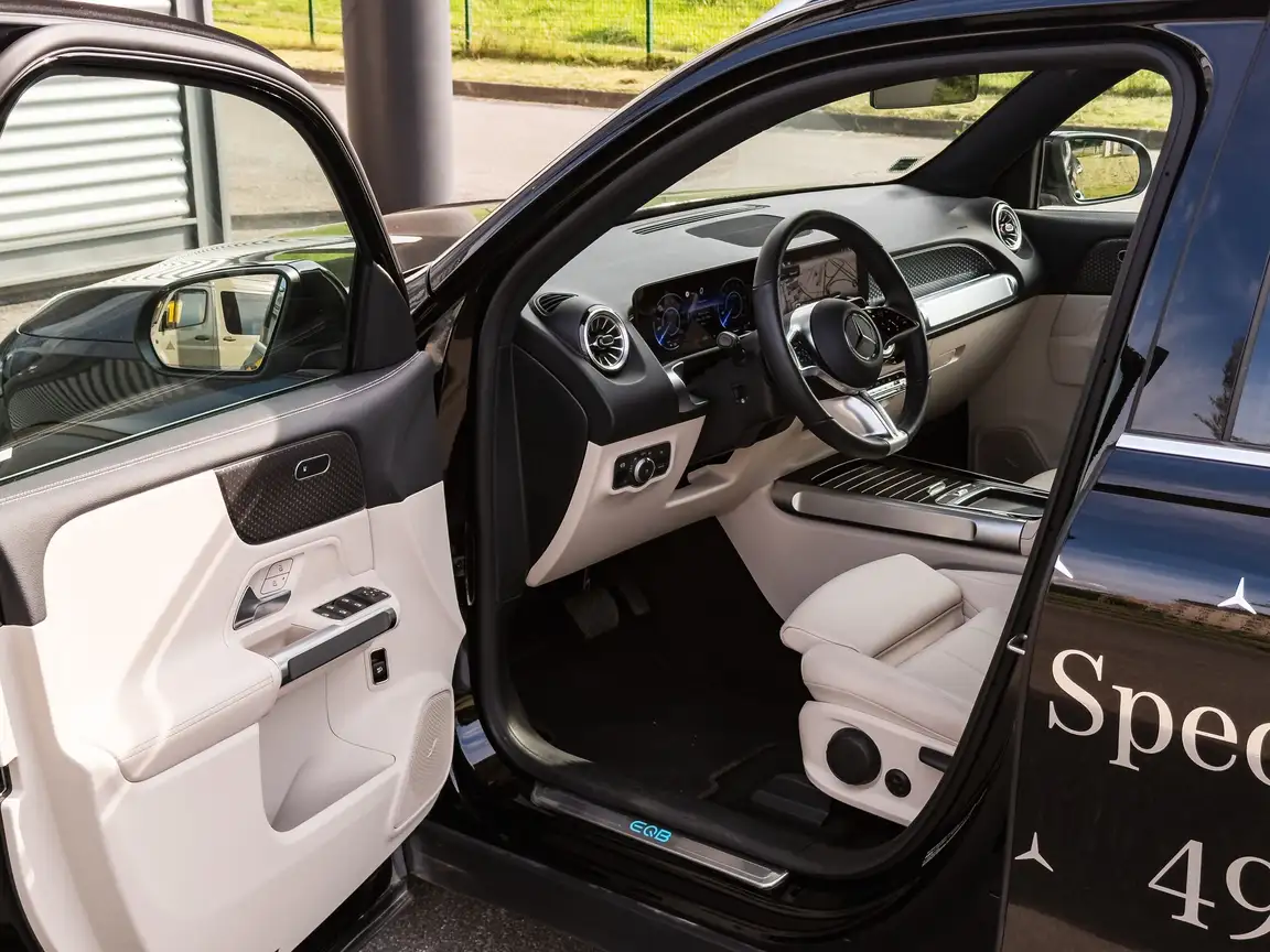 MERCEDES-BENZ EQB
