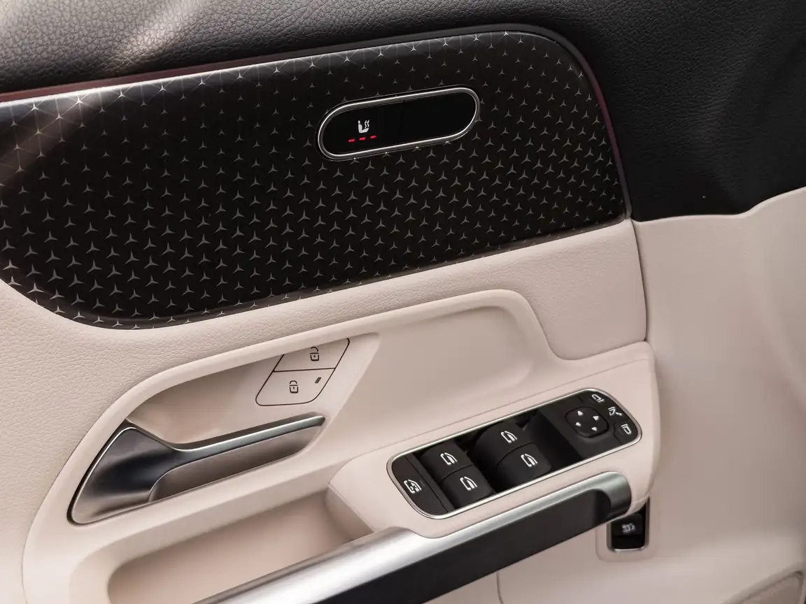 MERCEDES-BENZ EQB