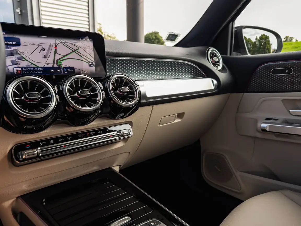 MERCEDES-BENZ EQB