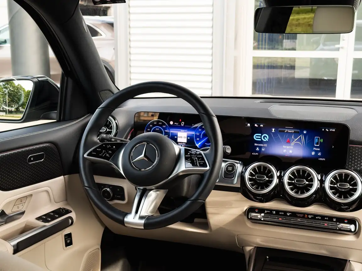 MERCEDES-BENZ EQB
