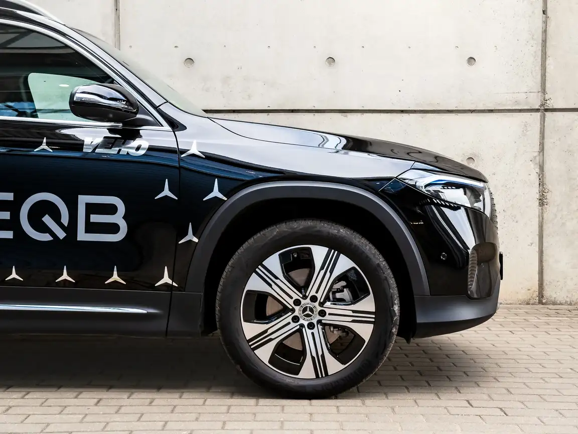 MERCEDES-BENZ EQB