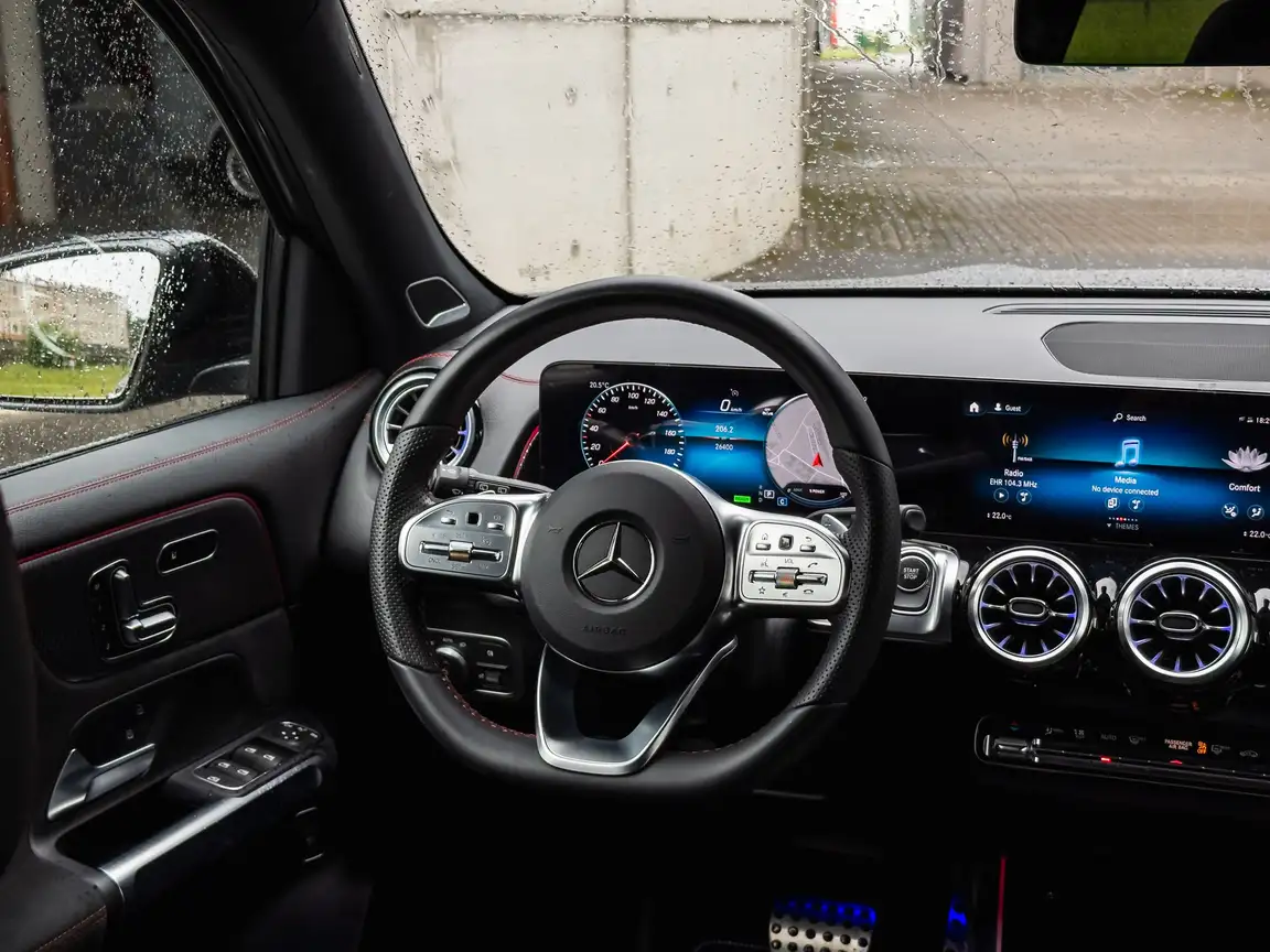 MERCEDES-BENZ EQB