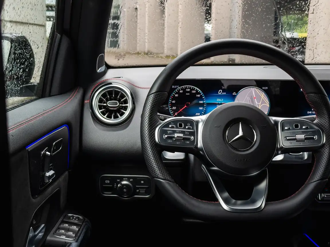 MERCEDES-BENZ EQB