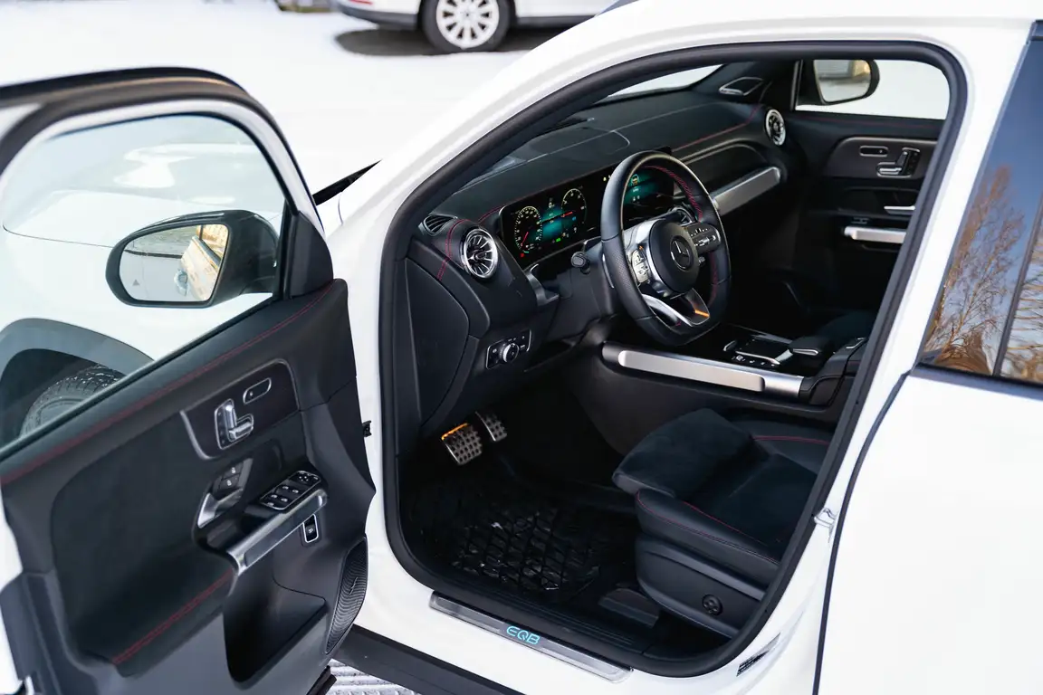 MERCEDES-BENZ EQB