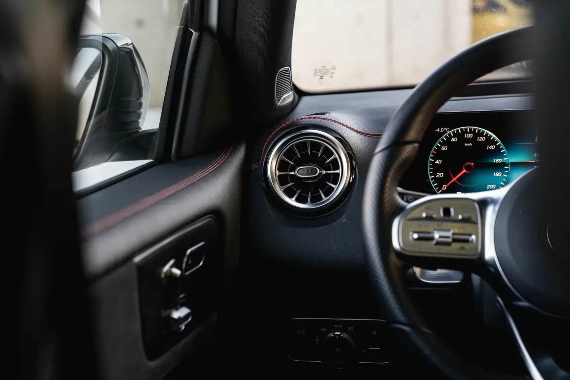 MERCEDES-BENZ EQB