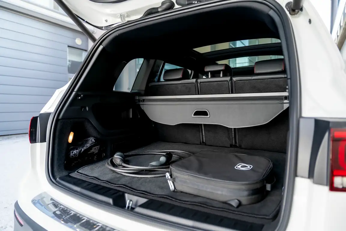 MERCEDES-BENZ EQB