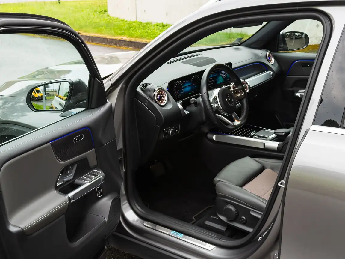 MERCEDES-BENZ EQB