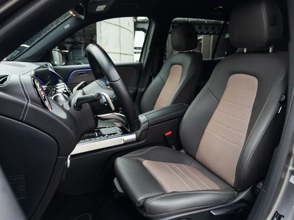 MERCEDES-BENZ EQB