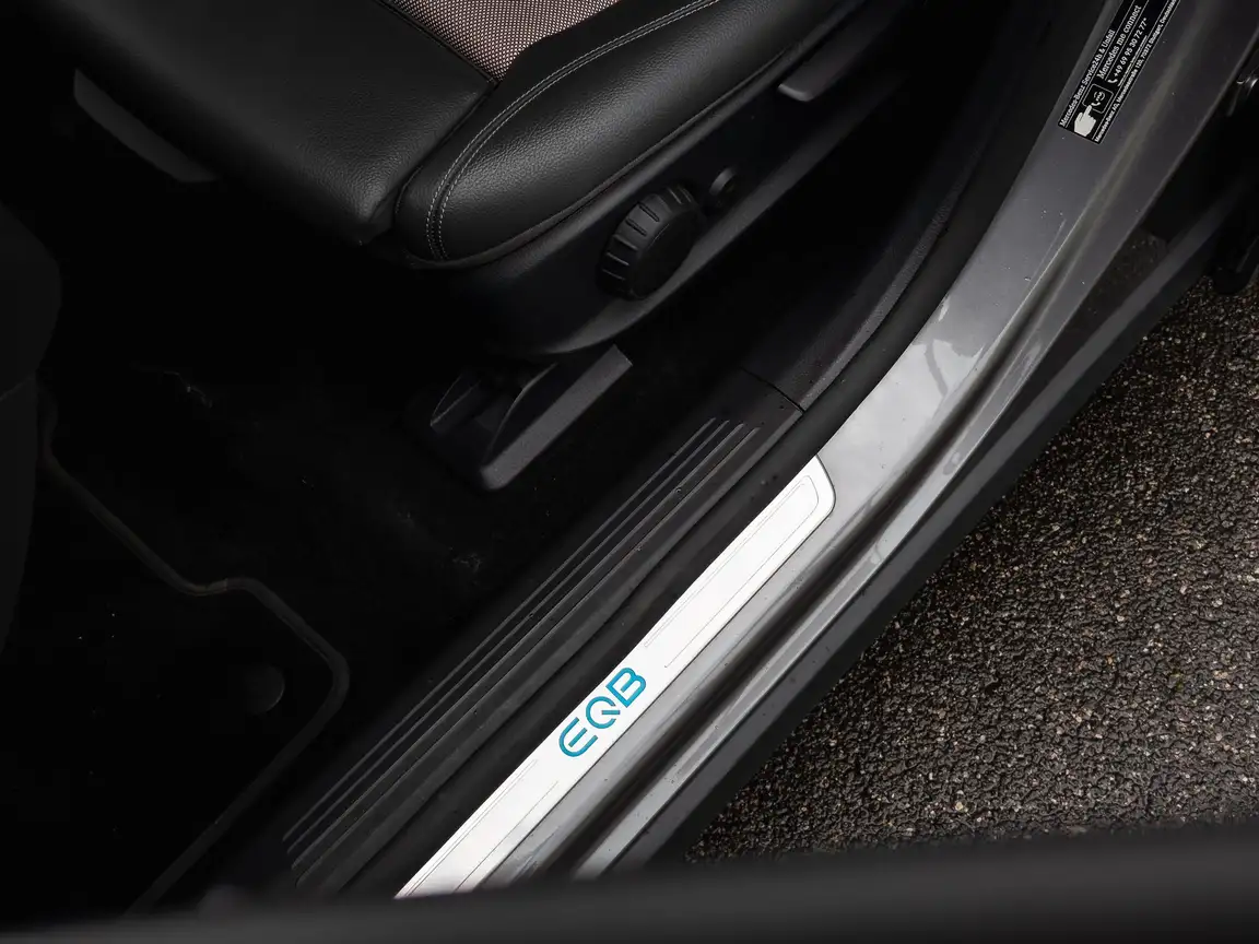 MERCEDES-BENZ EQB