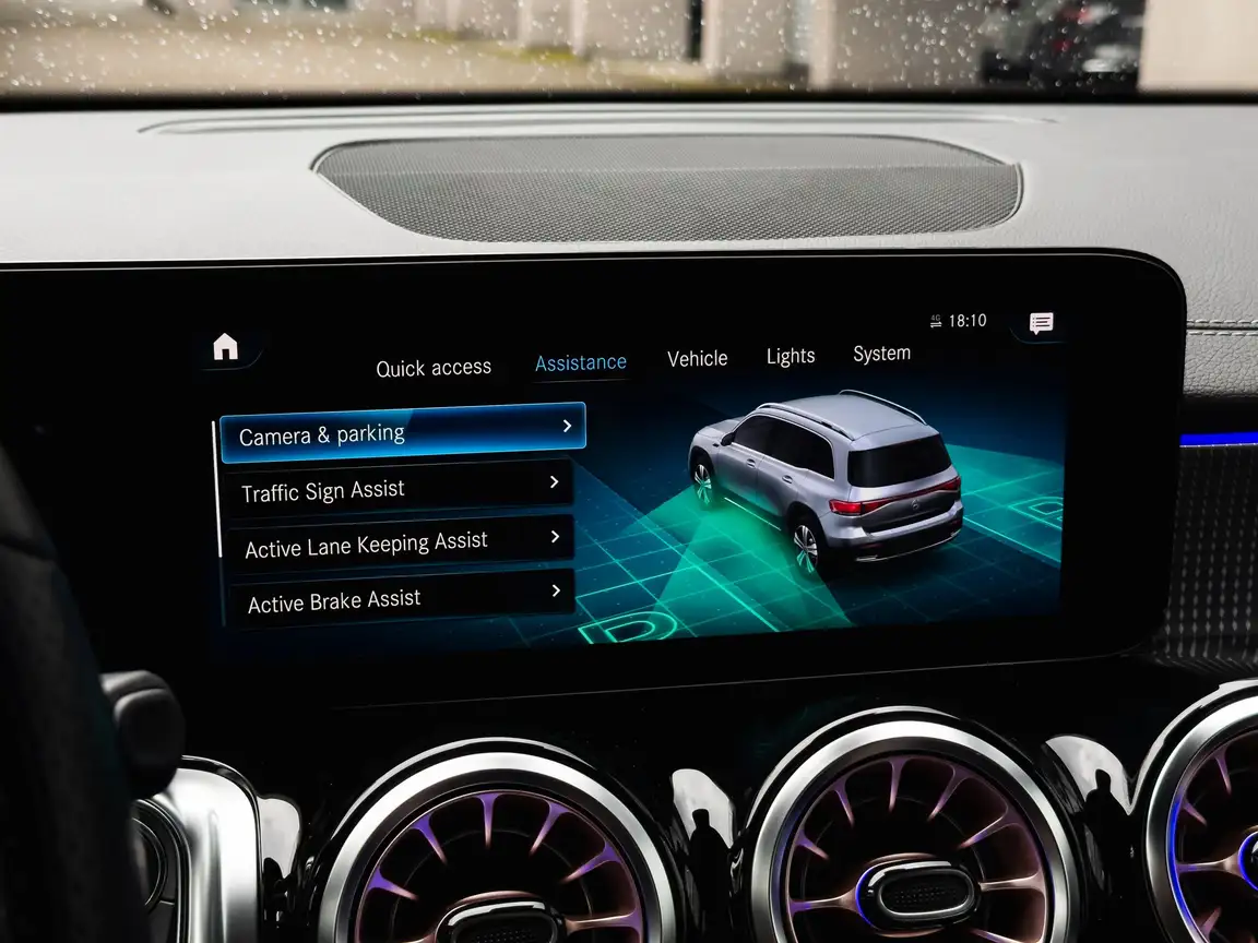 MERCEDES-BENZ EQB