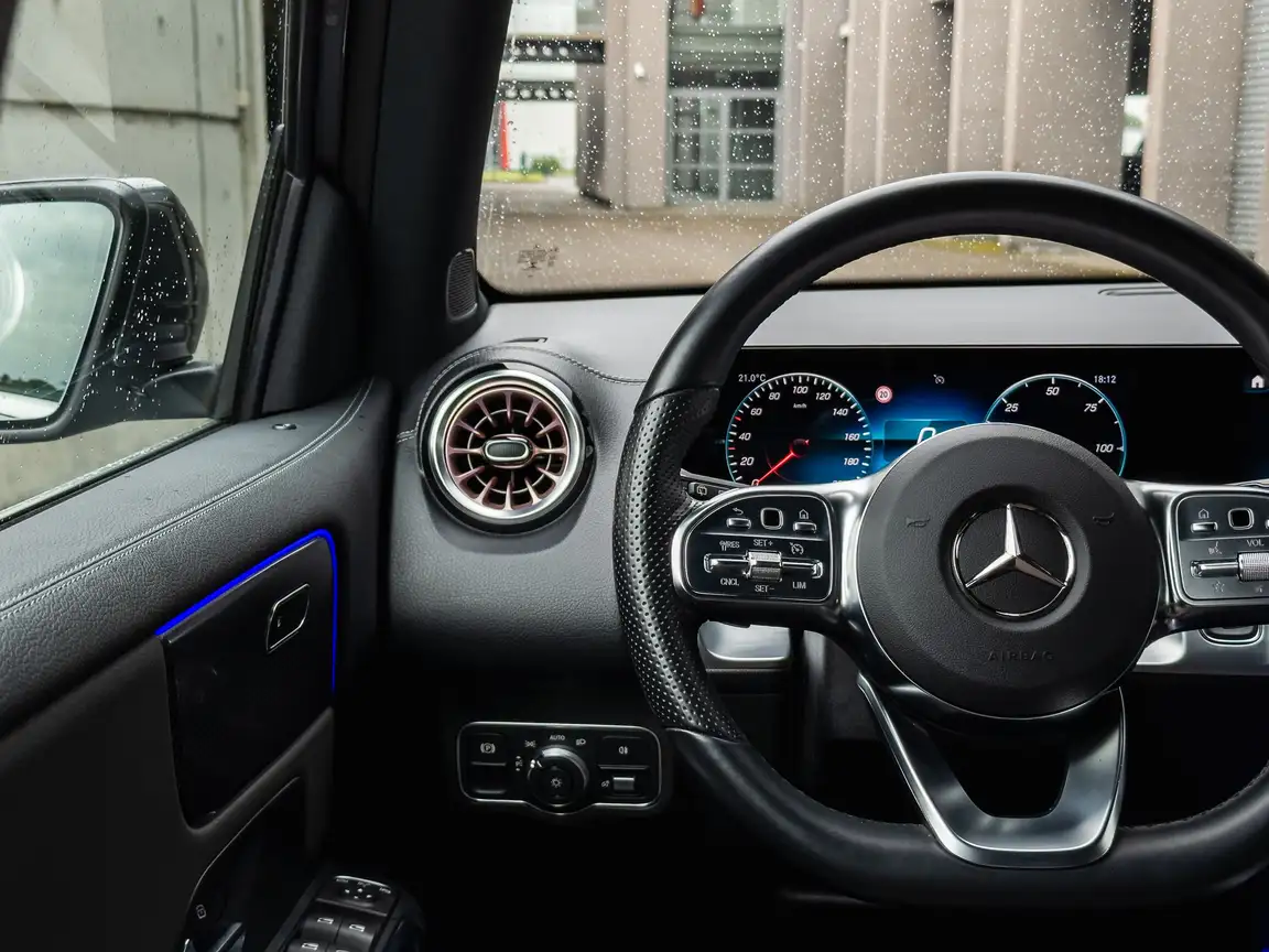 MERCEDES-BENZ EQB