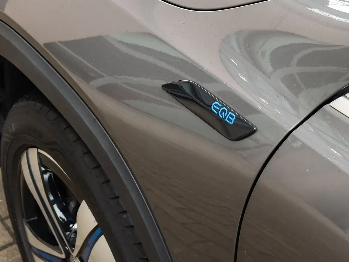 MERCEDES-BENZ EQB