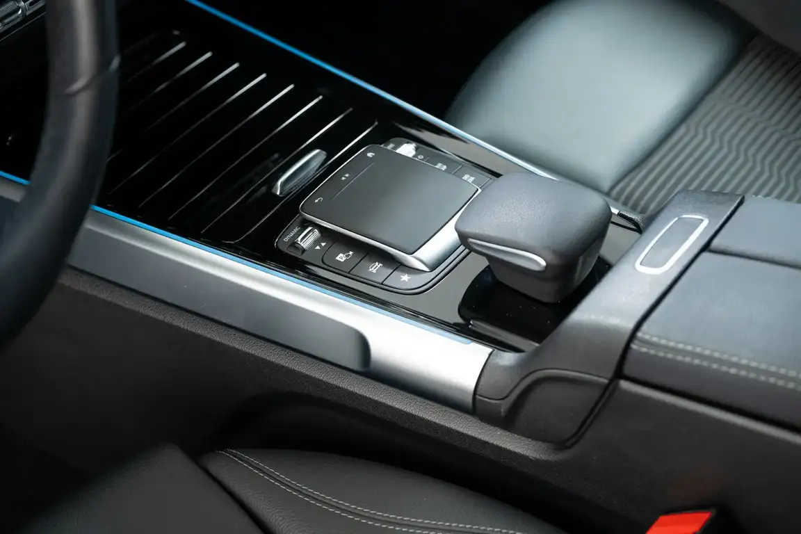 MERCEDES-BENZ EQB