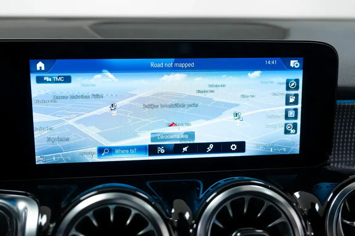 MERCEDES-BENZ EQB