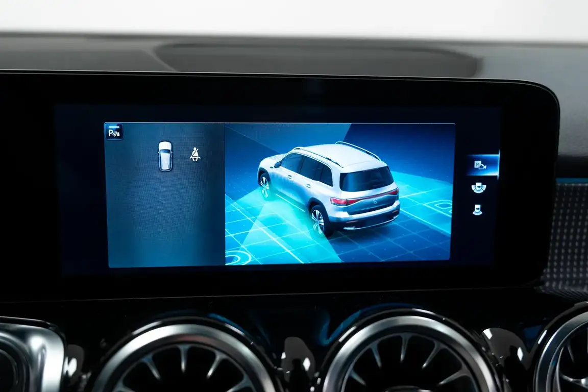 MERCEDES-BENZ EQB