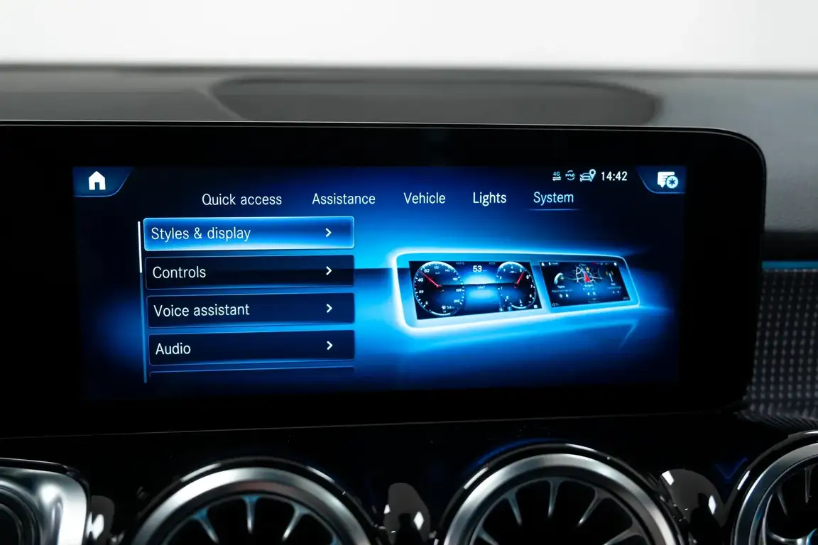 MERCEDES-BENZ EQB