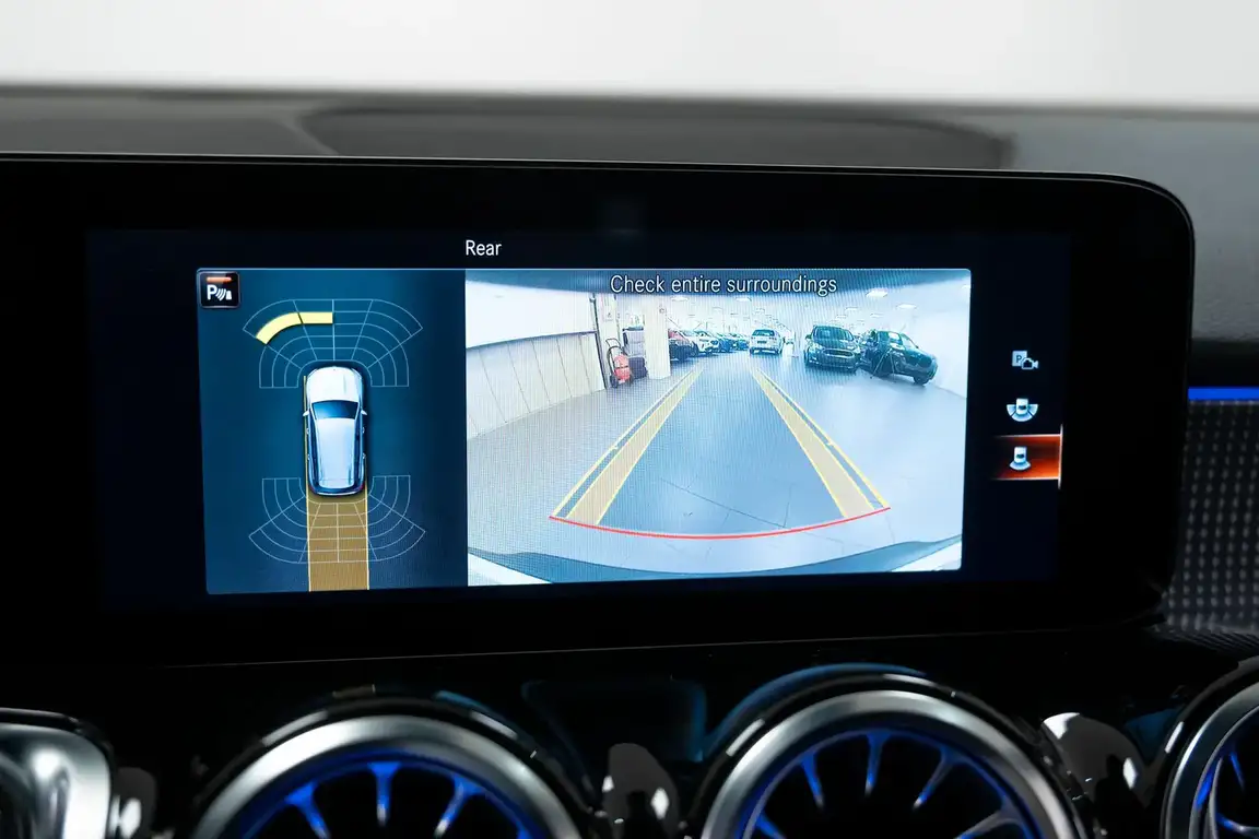 MERCEDES-BENZ EQB