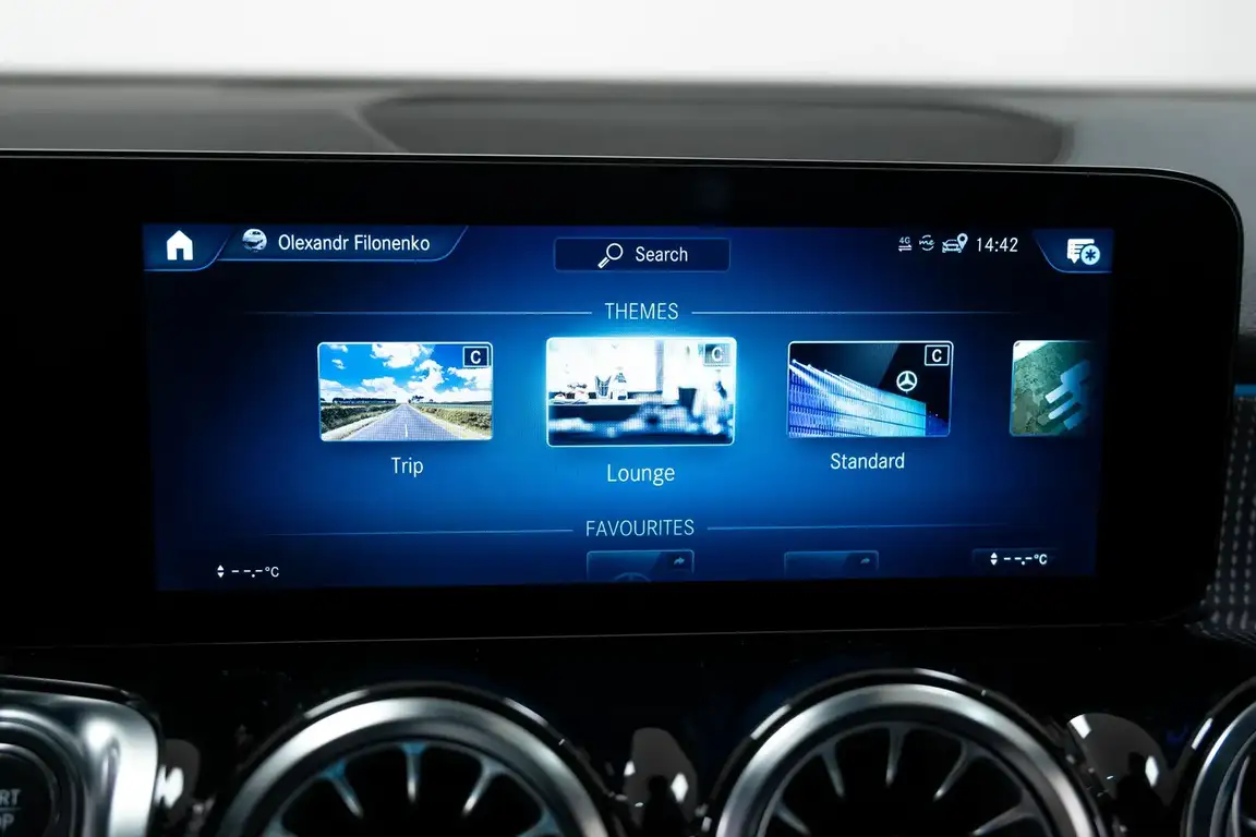 MERCEDES-BENZ EQB